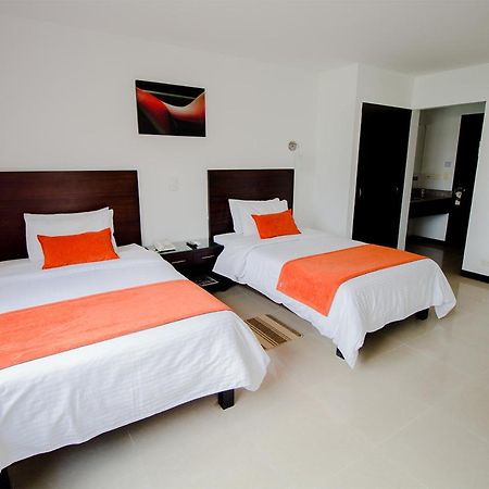 Hotel Pinares Plaza Pereira Eksteriør bilde