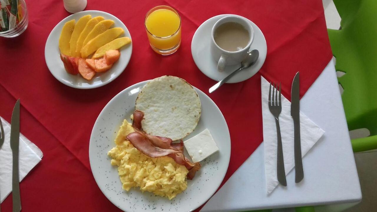 Hotel Pinares Plaza Pereira Eksteriør bilde