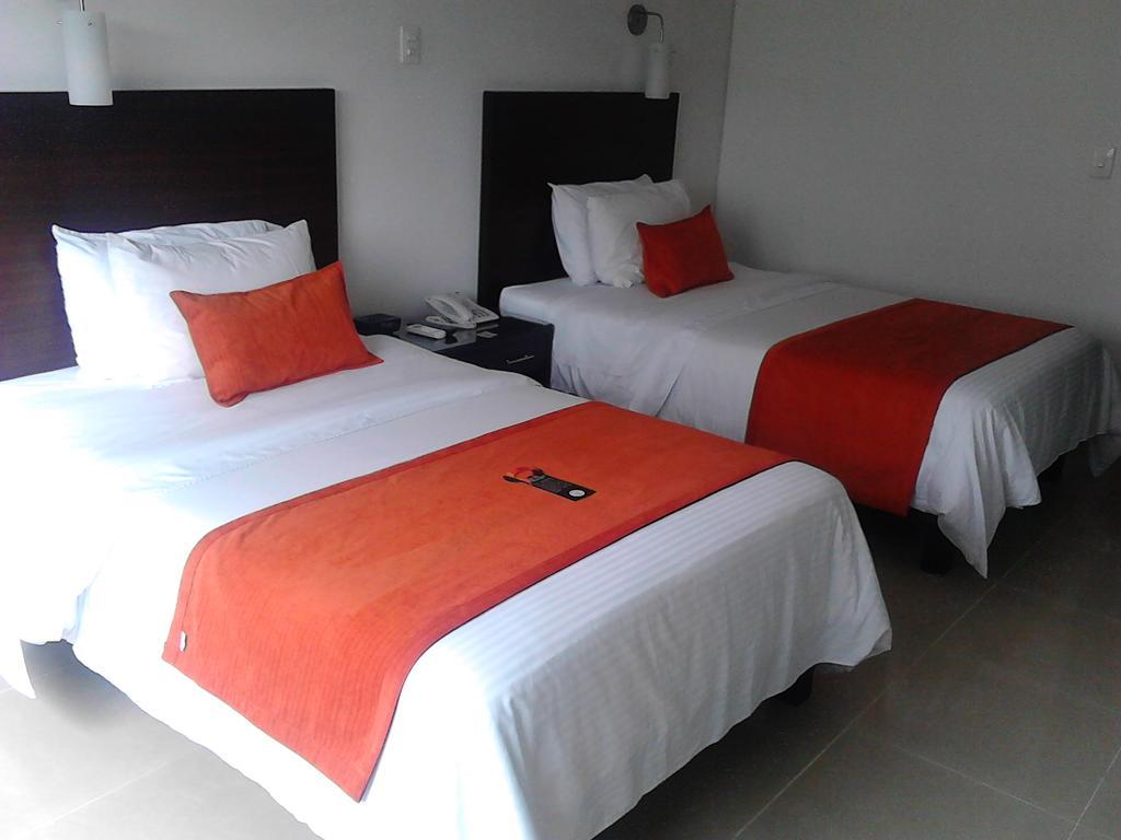 Hotel Pinares Plaza Pereira Eksteriør bilde