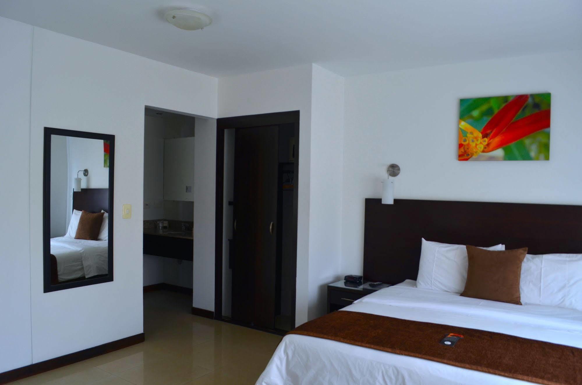 Hotel Pinares Plaza Pereira Eksteriør bilde